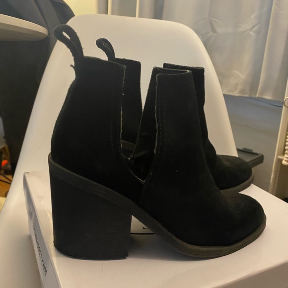 Steve Madden Sharini Black Suede Cutout 